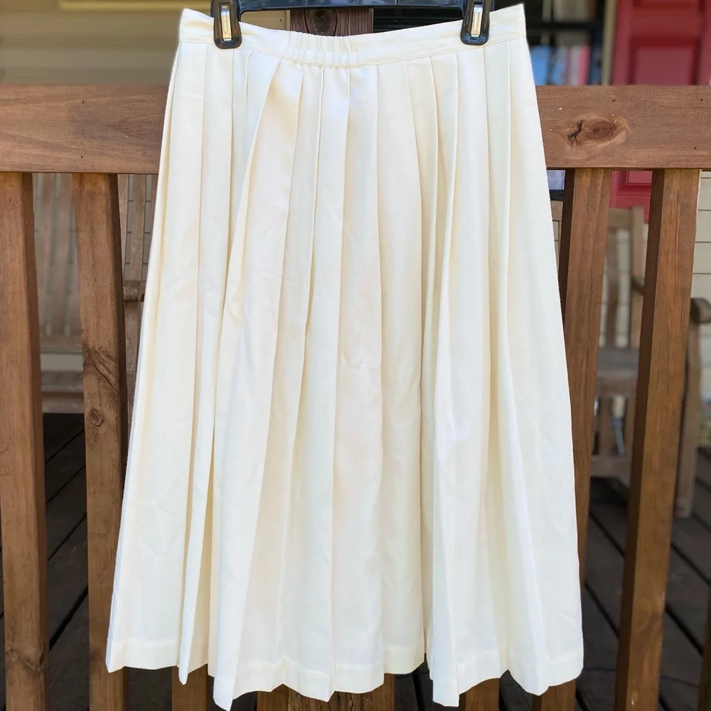 VINTAGE LLOYD Pleated Button Midi Skirt - Picture 5 of 7